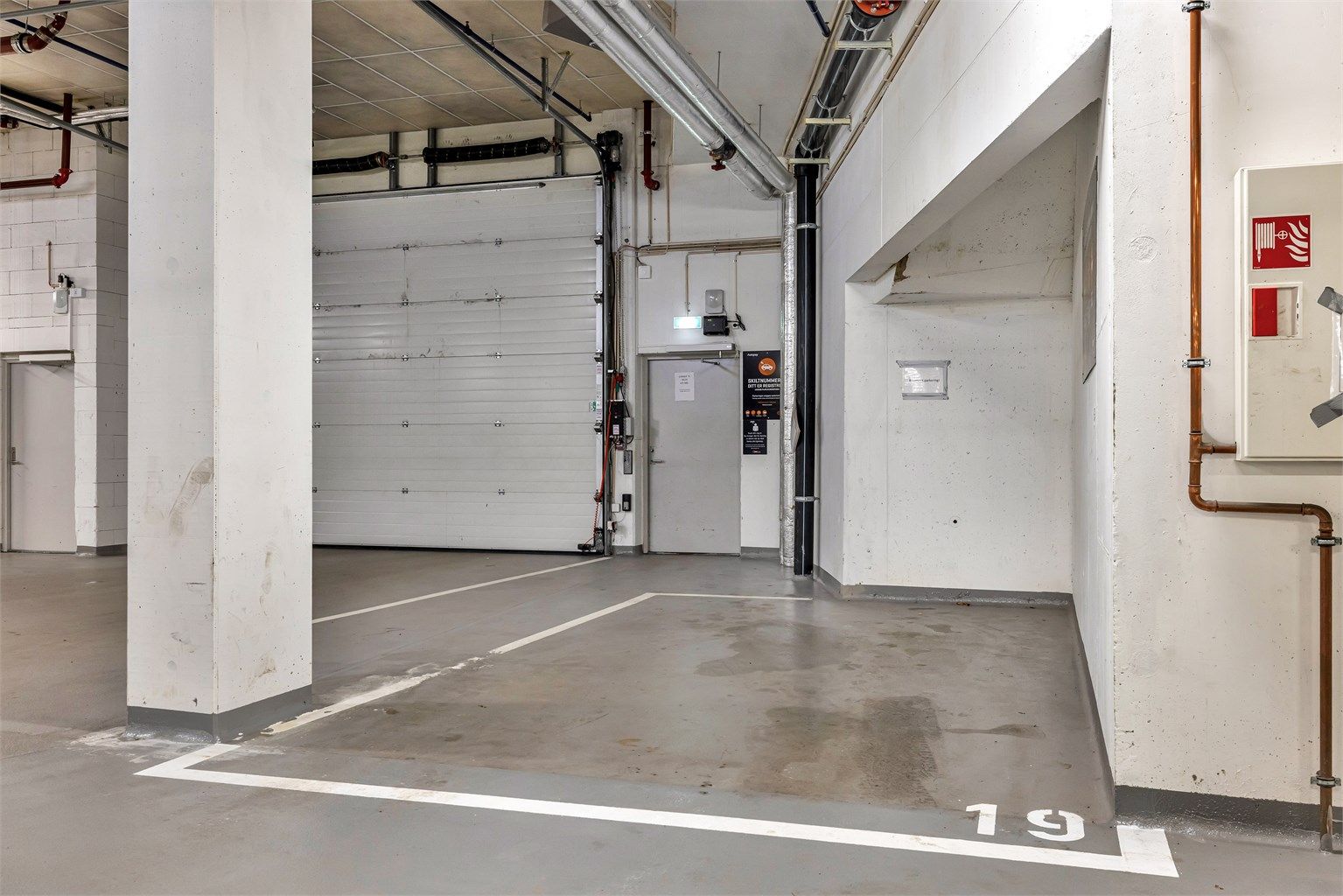 Parkeringsplass i felles oppvarmet garasjeanlegg