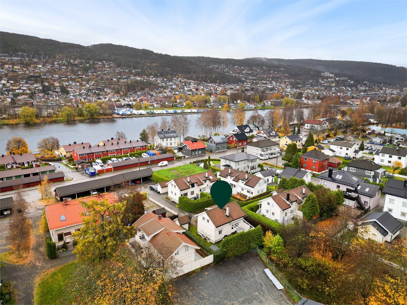 Beliggende i et hyggelig "tun" på gamle Rød Gård. Foto: Ole Thorgeir Solheim Thoresen