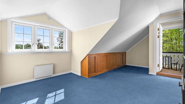 Soverom ll - Utgang fra soverom til balkong på ca. 3,5m².