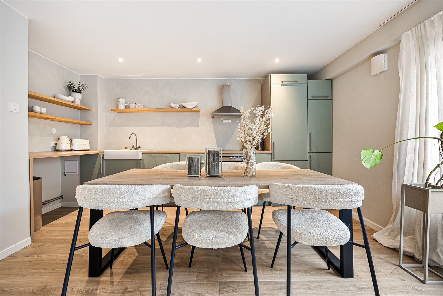 Leilighetens utforming gjør boligen enkel å møblere.