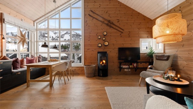 Velkommen til Resvegen 36B, en flott toppleilighet i Fjellgrenda på Strandafjellet presentert av Eiendomsmegler/Partner Elisabeth Skjold