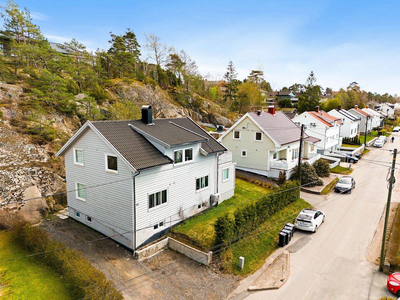 Leiligheten utgjør tomannsboligens andre etasje.