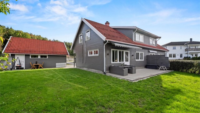 Velkommen til Fasanfaret 3A - En pen og romslig halvpart tomannsbolig over 2 plan med 3 gode soverom.