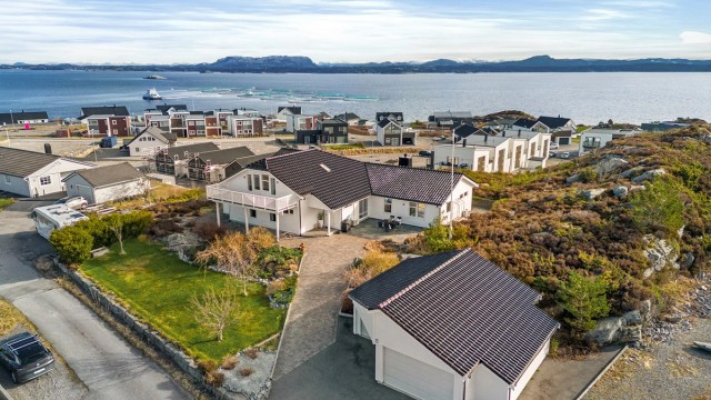 Velkommen til Rongøyvarden 21 - Presentert av Kjell Fjellstad v/ Eiendomsmegler Krogsveen