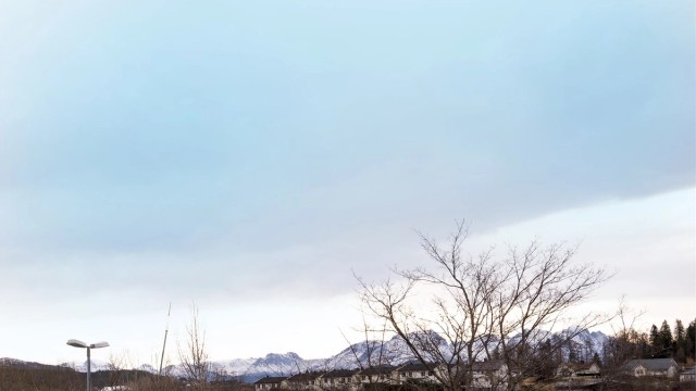 Fra eiendommen er det kort vei til flotte turstier på Byfjellet Aksla.