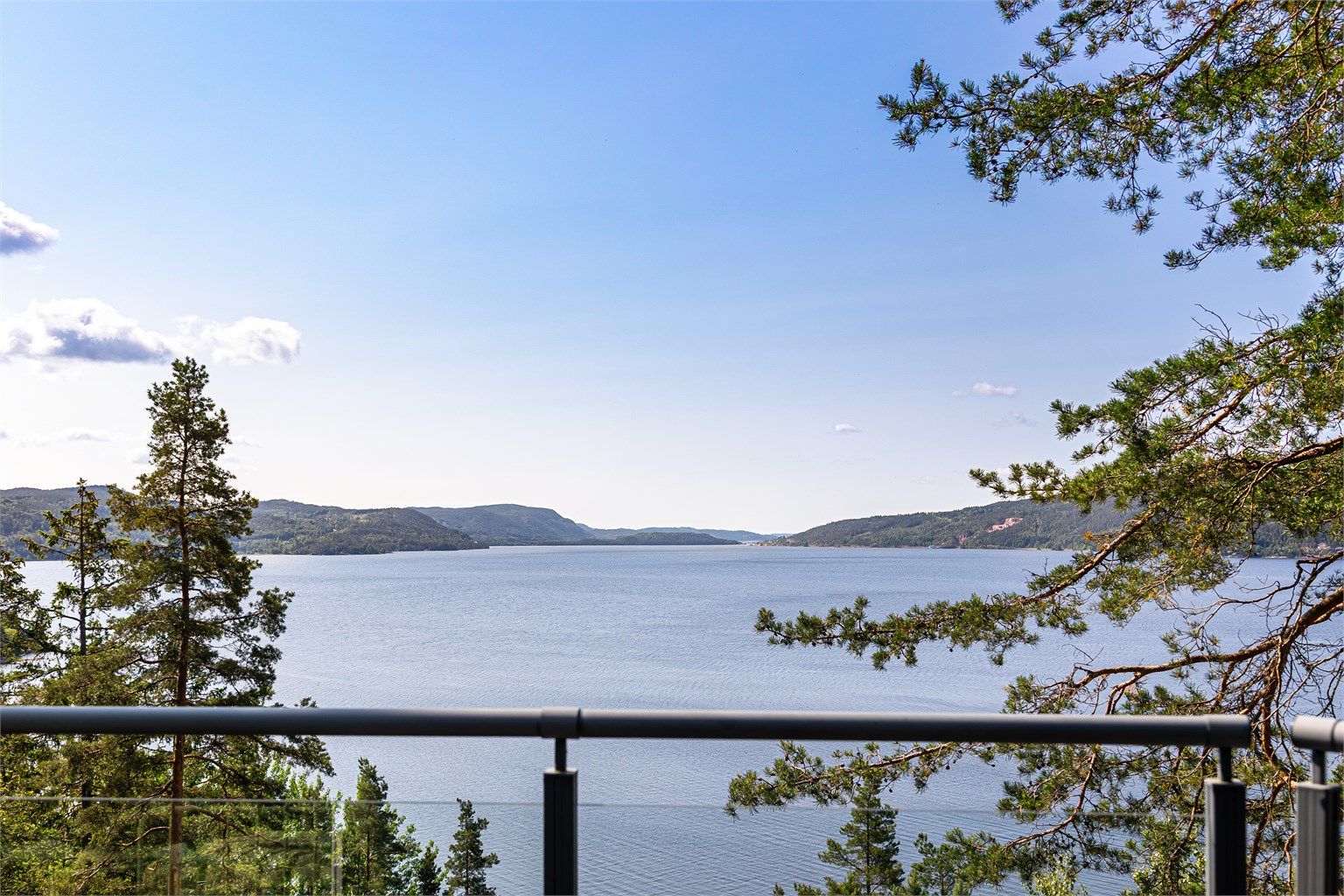 Nydelig fjordutsikt fra terrasse