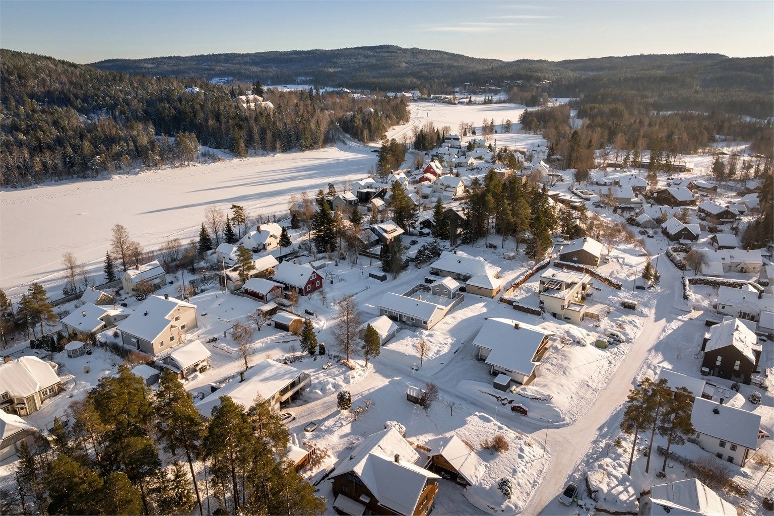 Dikemark Idrettsforening har mange aktiviteter for barn og ungdom i nærheten.