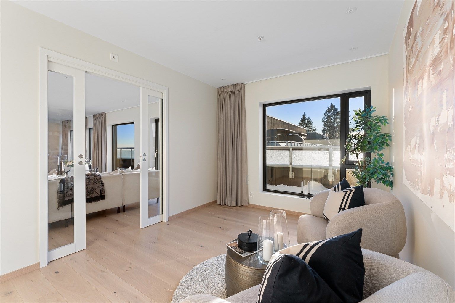 Dette rommet passer utmerket som tv-stue, kontor, bibliotek eller soverom/gjesterom