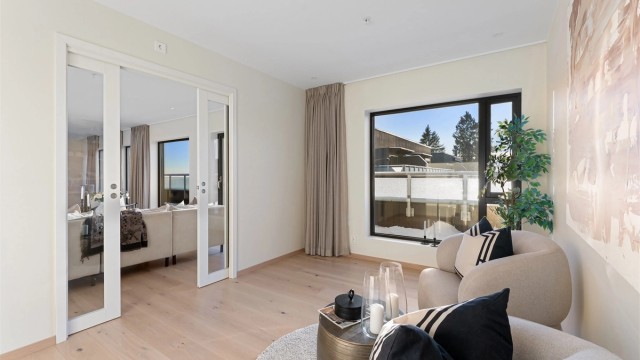 Dette rommet passer utmerket som tv-stue, kontor, bibliotek eller soverom/gjesterom