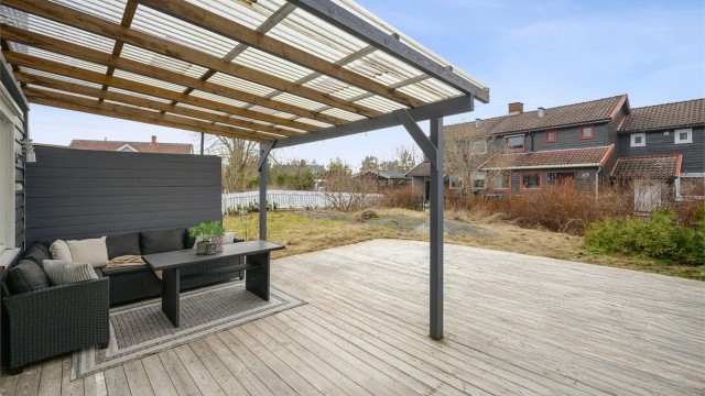 Praktisk pergola hvor du kan finne skygge på de varmeste sommerdagene.