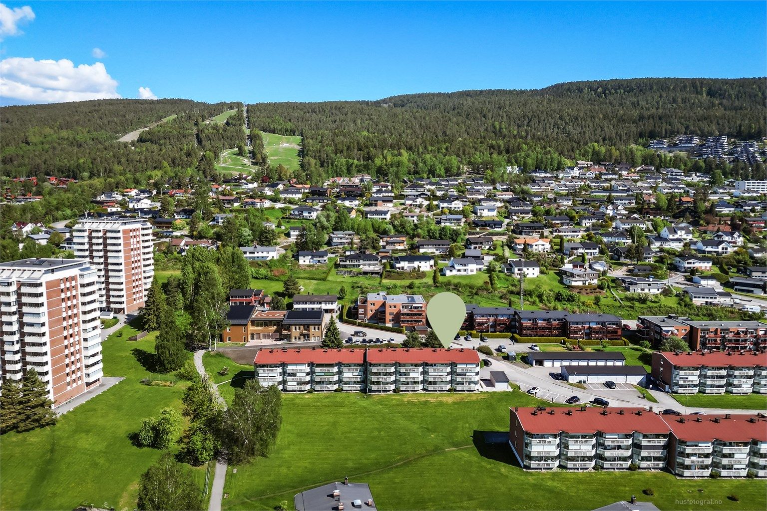Marka og elveparken med tur- og friluftsmuligheter i nærområdet, både sommer og vinter.