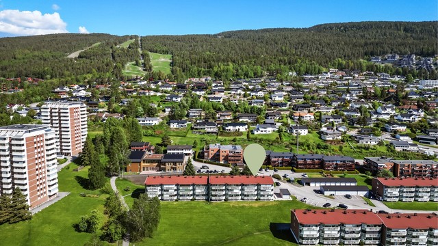 Marka og elveparken med tur- og friluftsmuligheter i nærområdet, både sommer og vinter.