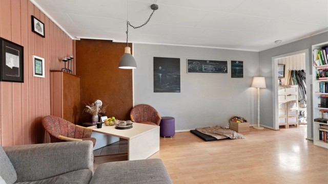 God plass til sofagruppe i stuen.