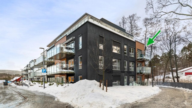 Pen og moderne 3-roms leilighet i Sætre sentrum med heis og garasje