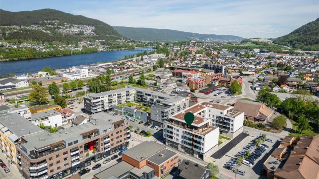 Mjøndalen stasjon ligger i kort gangavstand fra leiligheten og har gode forbindelser med tog eller buss til Kongsberg, Drammen og Oslo. Foto: Stine Prøitz Jørgensen