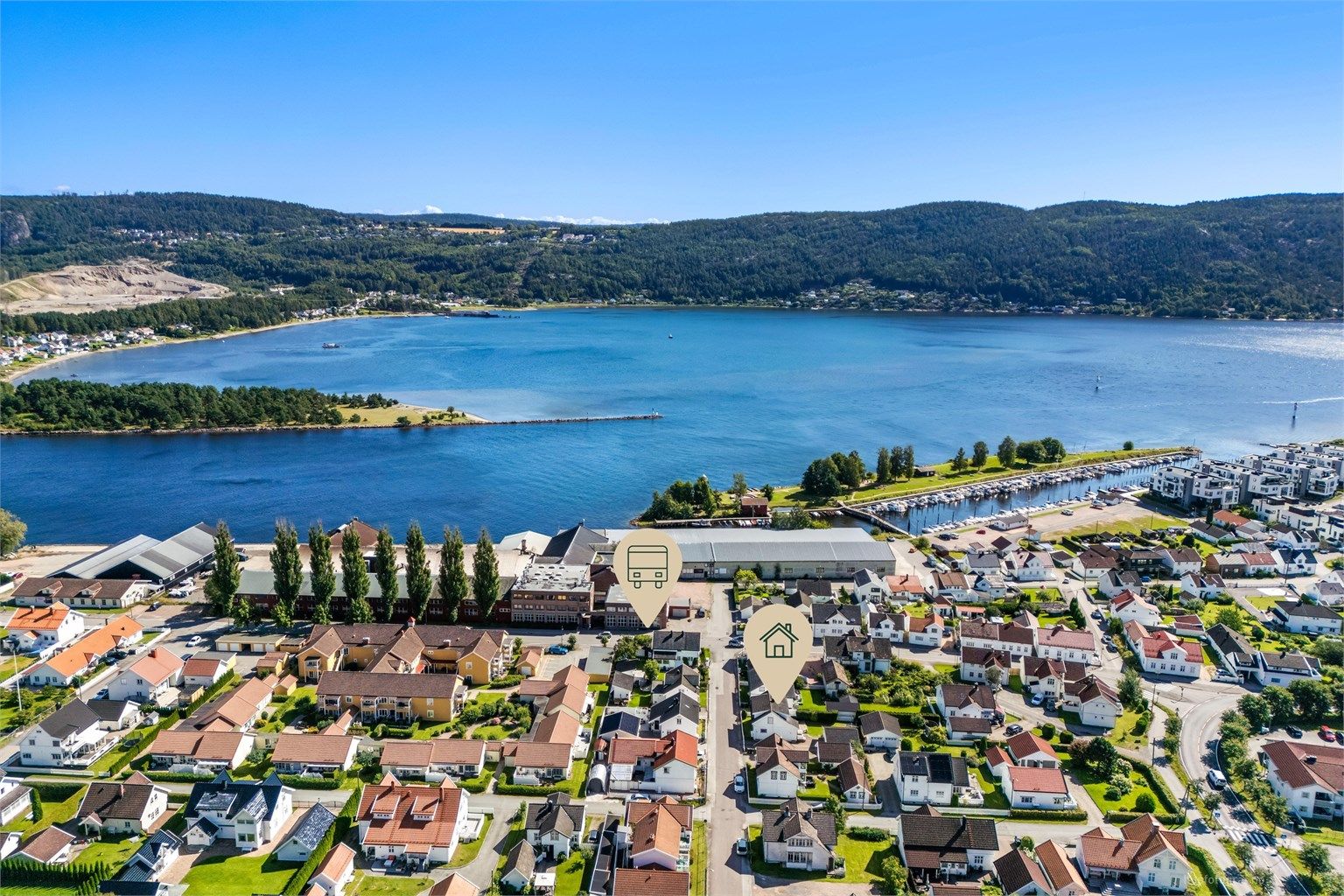 Fra boligen er det kort gangavstand til busstopp med gode forbindelser