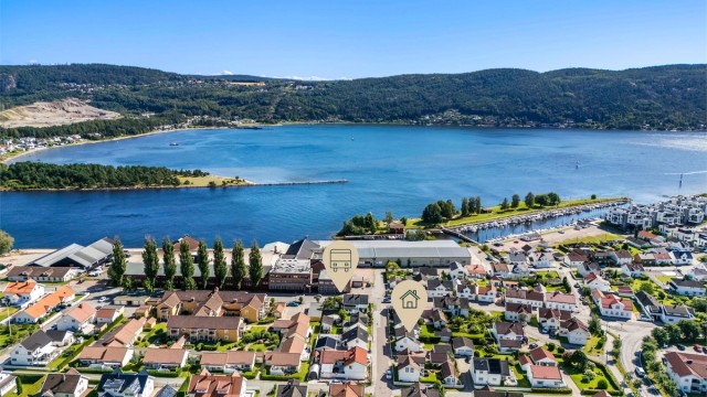 Fra boligen er det kort gangavstand til busstopp med gode forbindelser