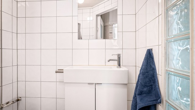 Det er elektrisk gulvvarme på badet.