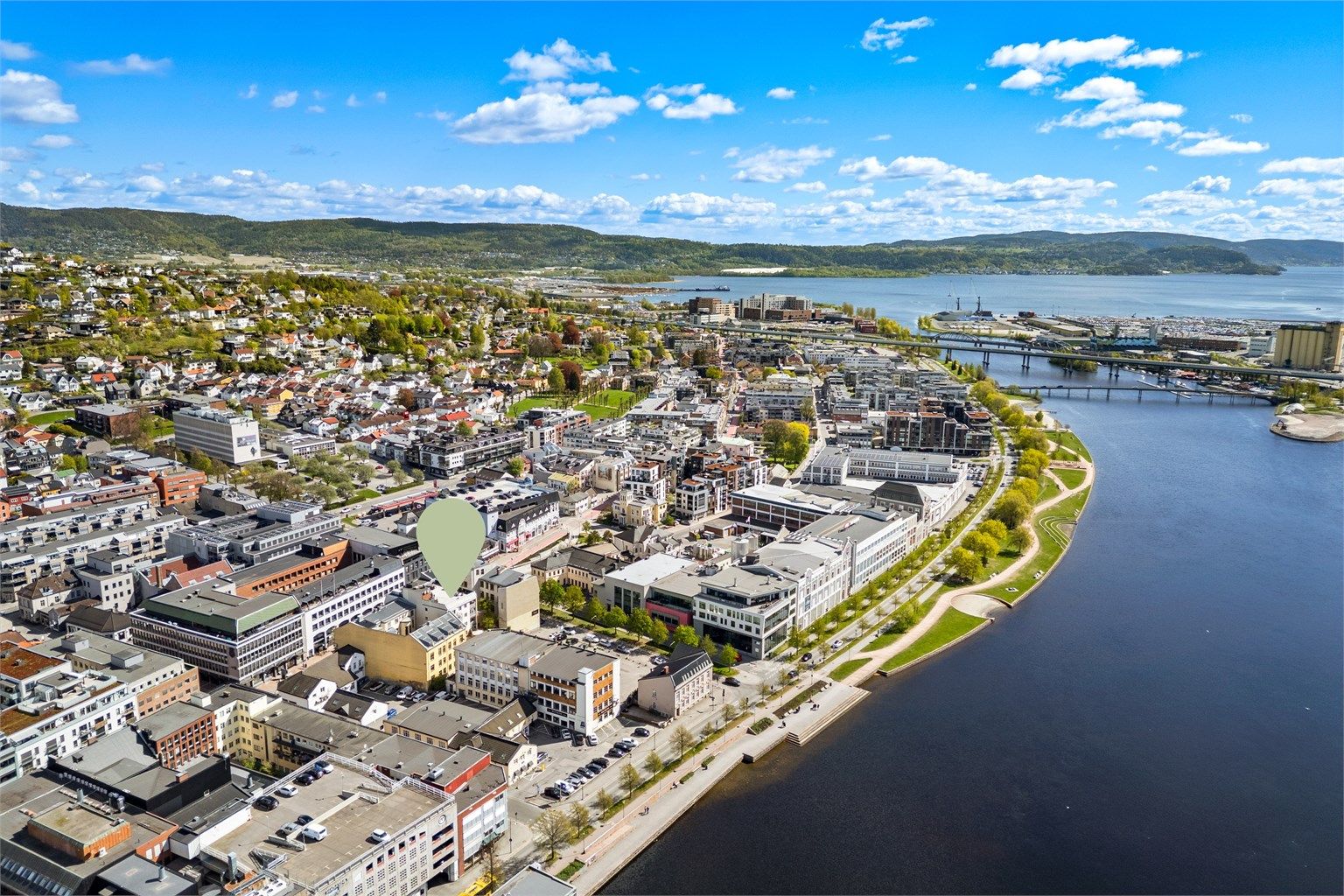 En sentral og attraktiv beliggenhet med kort vei til alt Drammen har å by på.