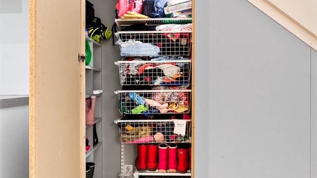 Eier har laget et supert lagringsrom under trappen