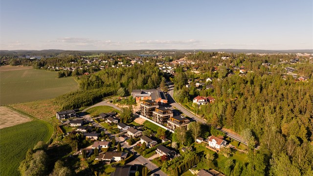 I Trerørfabrikken bor du landlig, med turterreng like utenfor døren. Det er gangavstand til både barne- og ungdomsskole, og under 10 min. til byen med bil eller buss.