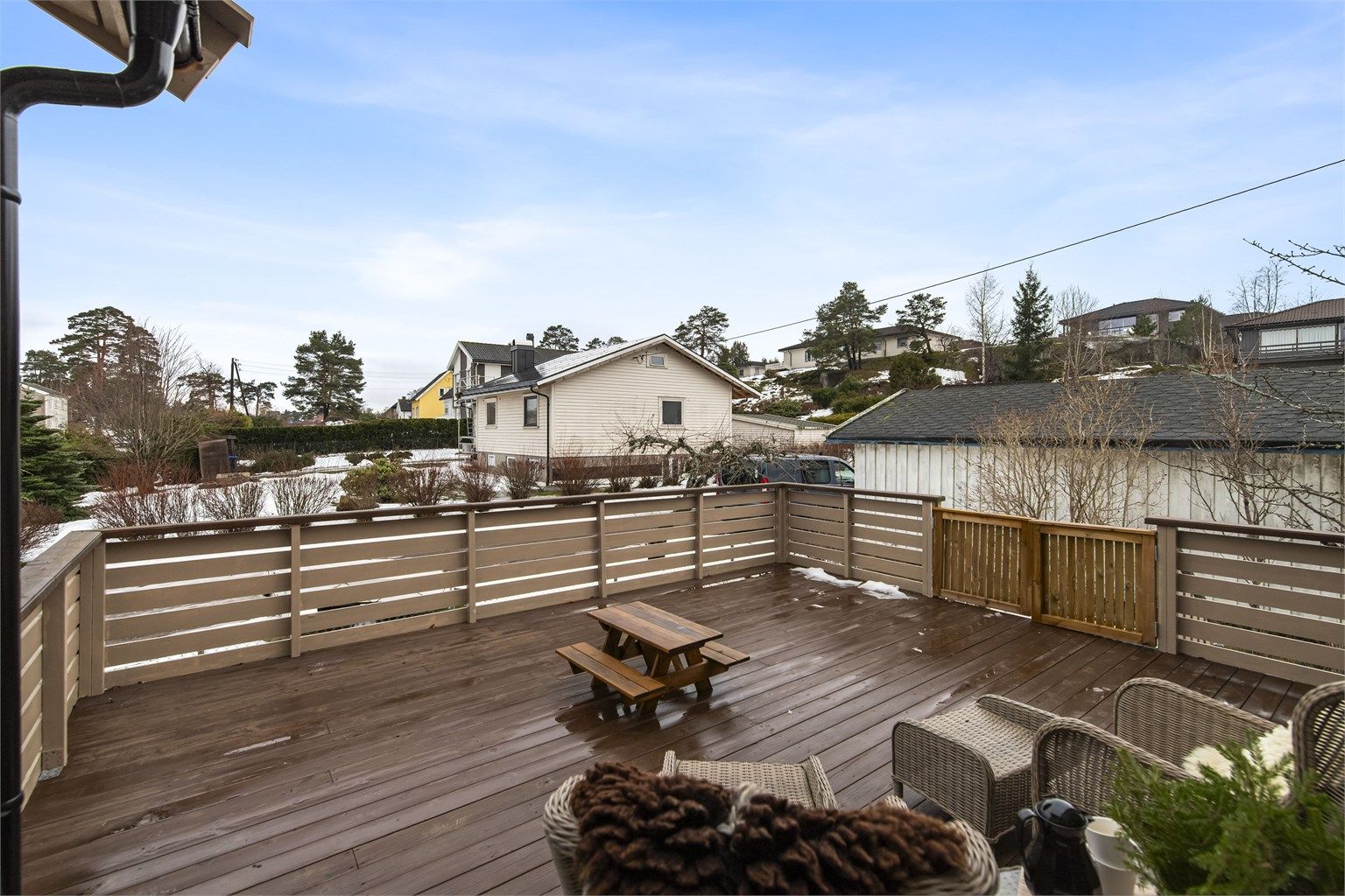 Her er det plass til hele familien for grilling og sommerhygge med solrike omgivelser.