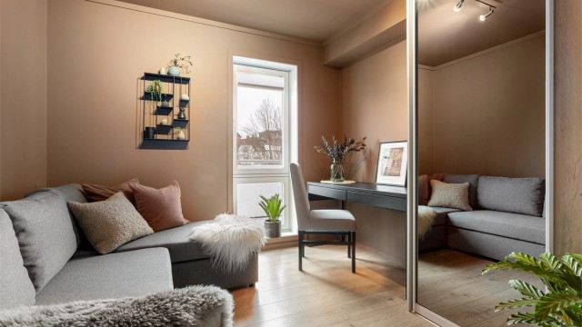 Soverom 2 med skyvedørsgarderobe