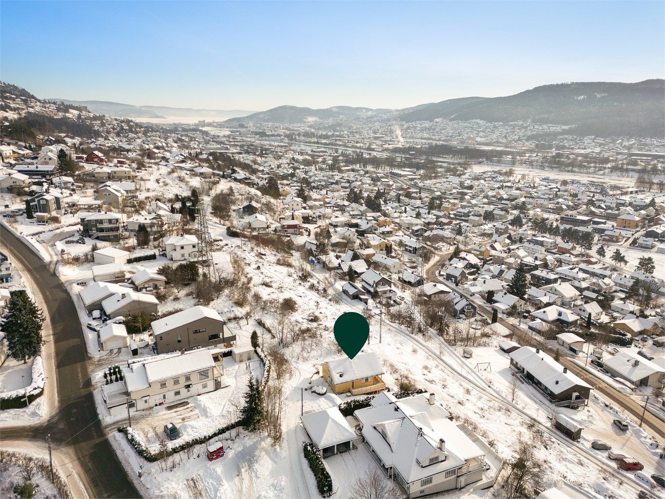 Eiendommen har en høy og fri beliggenhet i et attraktivt samt rolig boligområde på Åssiden.
Foto: Stine Prøitz Jørgensen