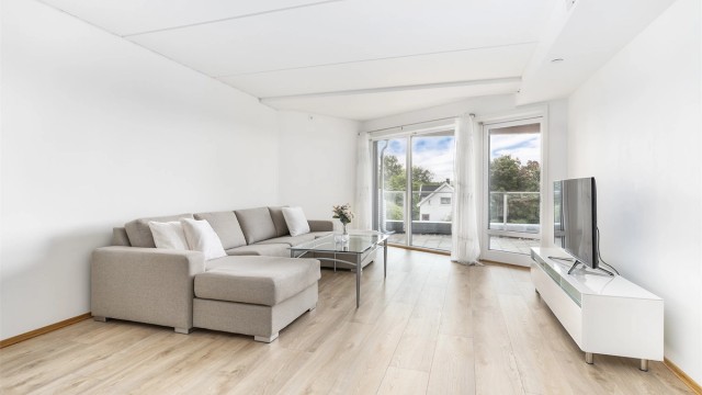 Leiligheten i Ryggeveien 375A presenteres av Krogsveen. Fotograf; Børge Oppegård.