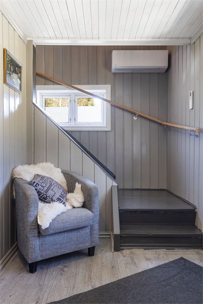 Trappeoppgang og varmepumpeplassering.