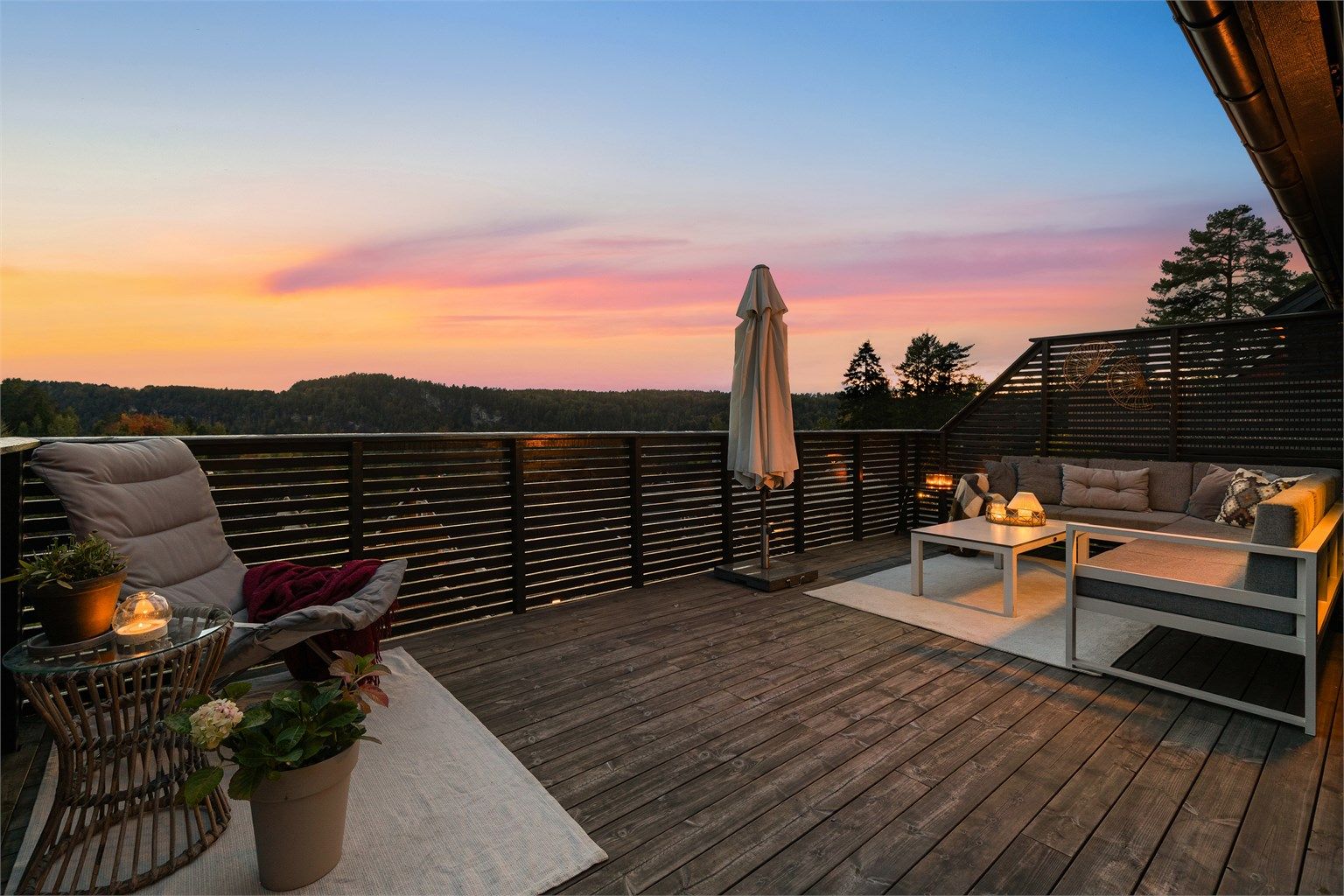 Terrasse utenfor stuen i 1.etg 