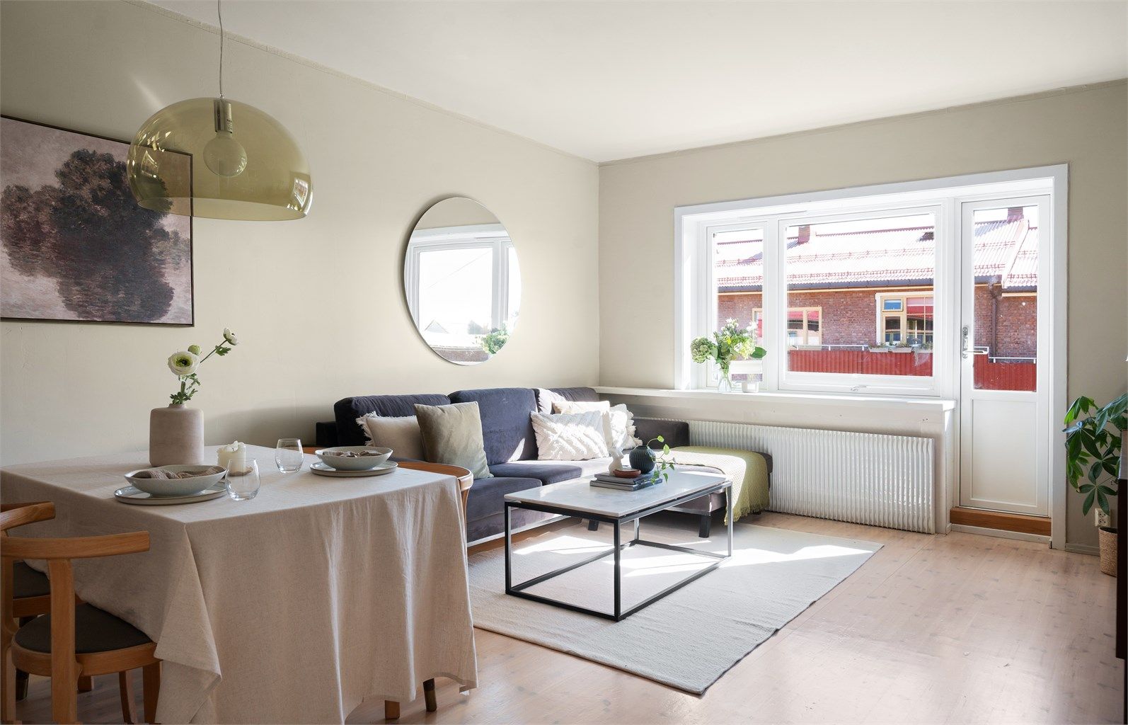 Silje Gregussen v/ Krogsveen ønsker velkommen til Sandefjordgata 2A! Foto: Christian Jacobsen v/ Studio Oslo.