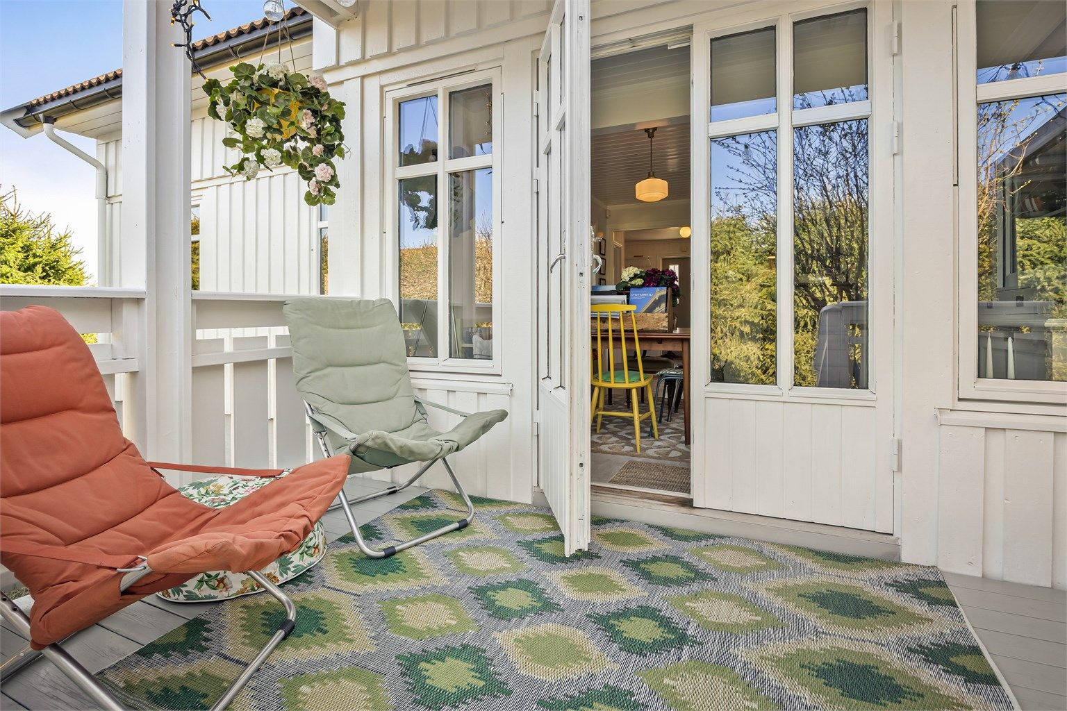 Den vestvendte balkongen på 7 m² ligger i direkte tilknytning til spisestuen.