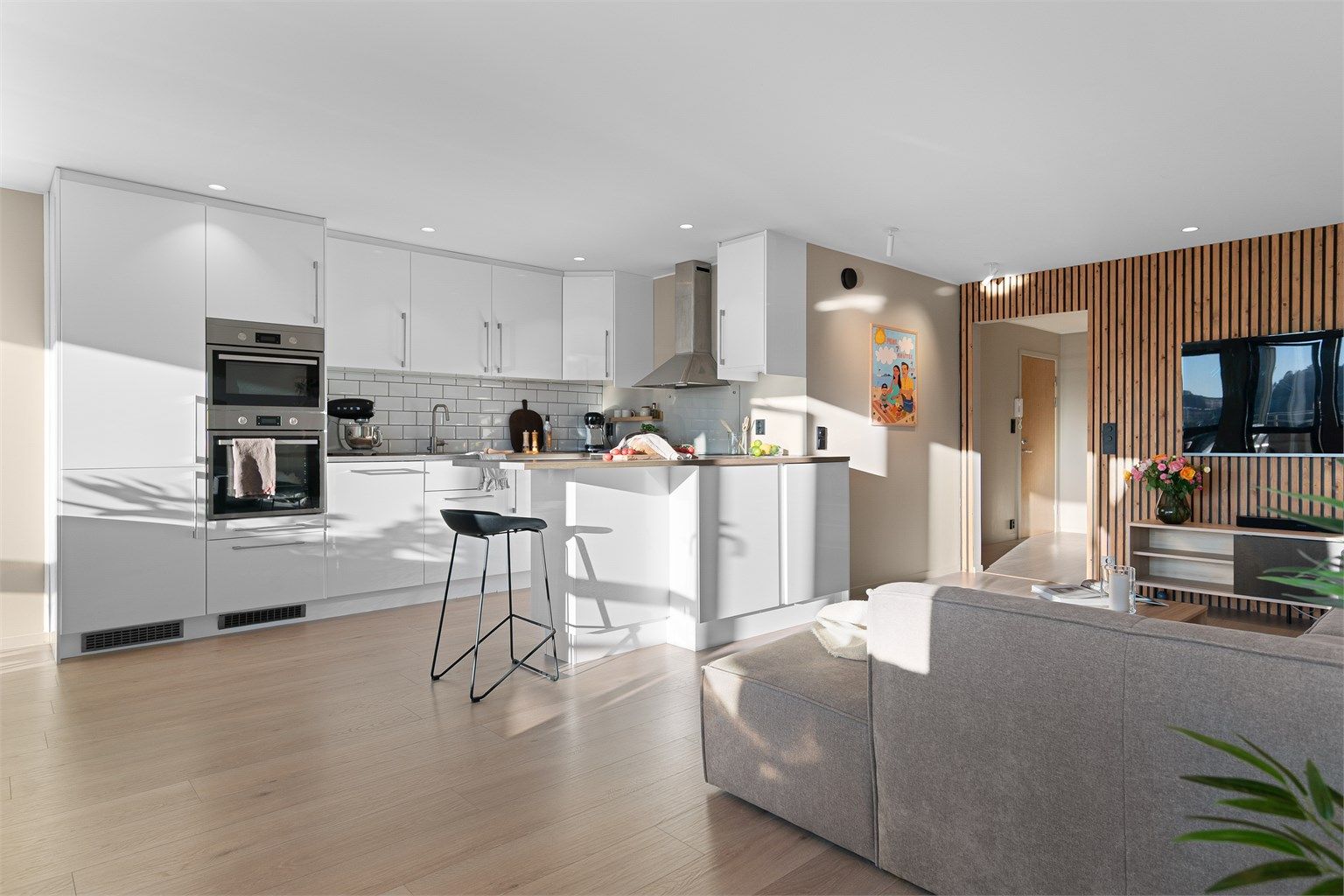 - Åpen kjøkkenløsning som gir en meget god romfølelse -