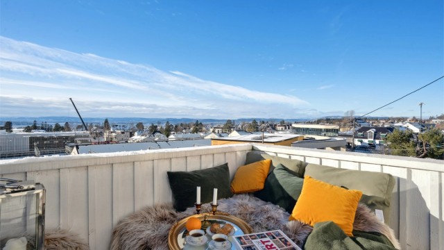 Velkommen til Ekebergveien 142 med fantastisk utsikt presentert av Hamdi Kaptan v/Krogsveen Nordstrand.