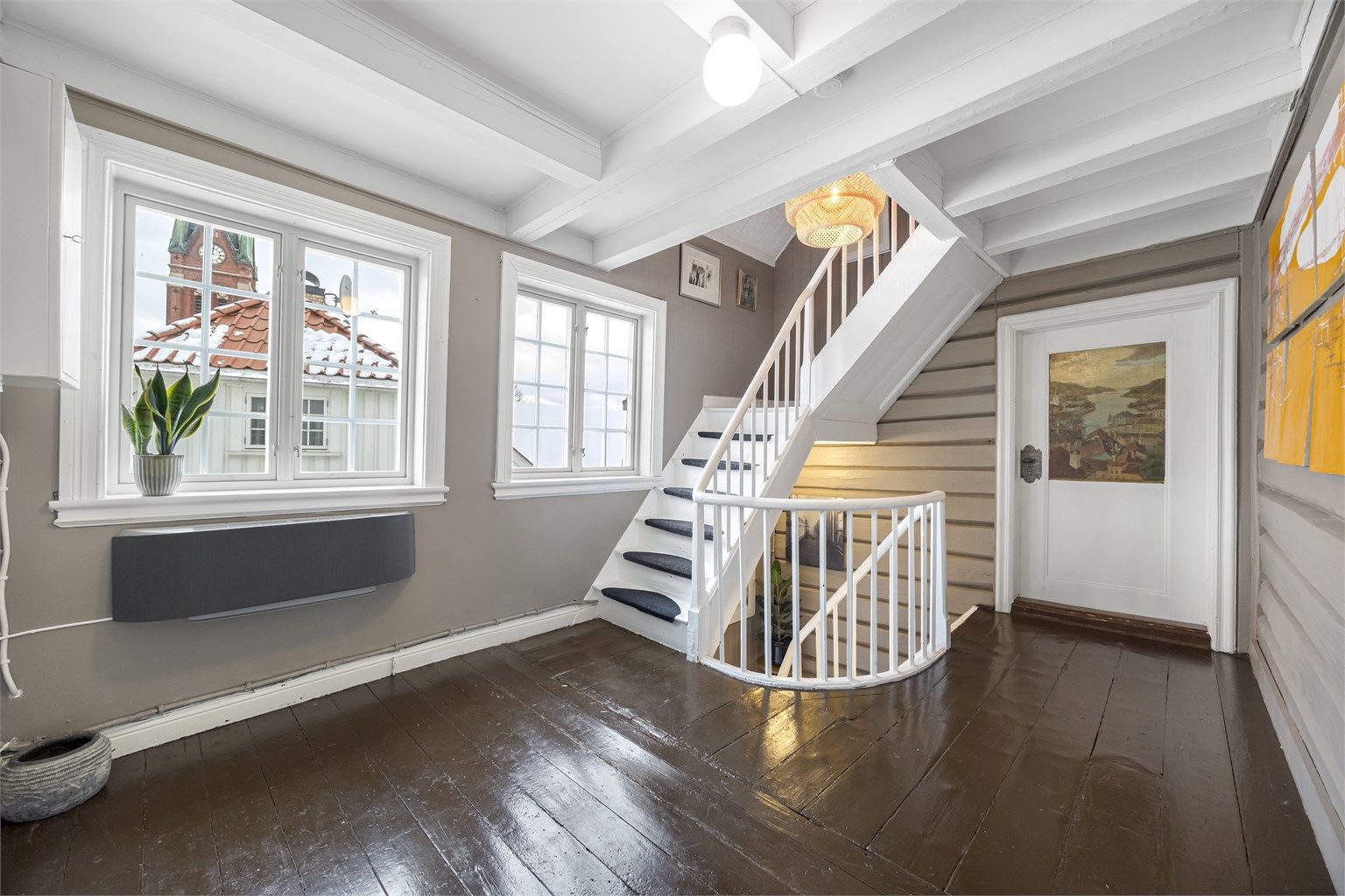 Trappen binder de 3 etasjene sammen. 