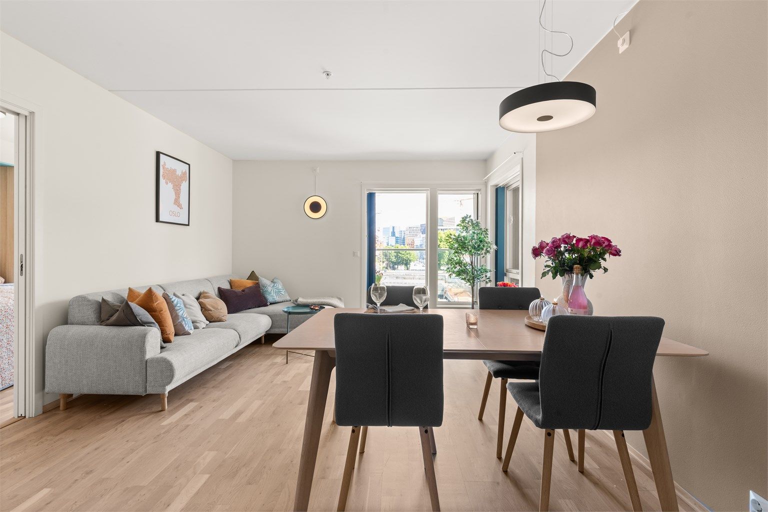 Leiligheten er fra 2018 og følgende høy standard.