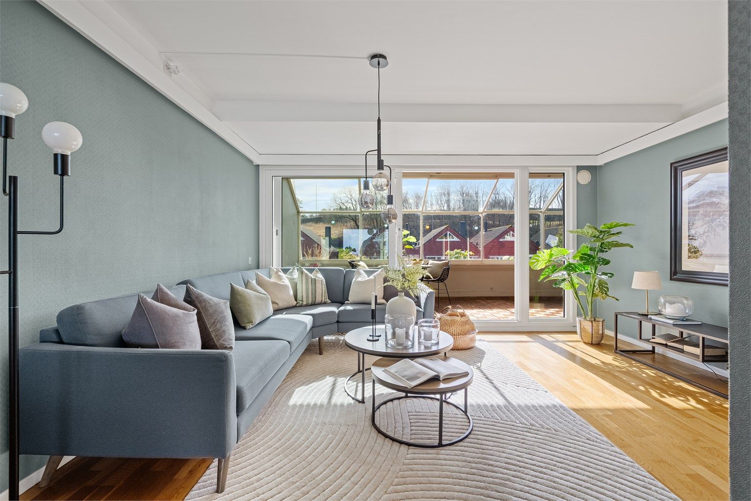 Det er malte vegger i stue. 