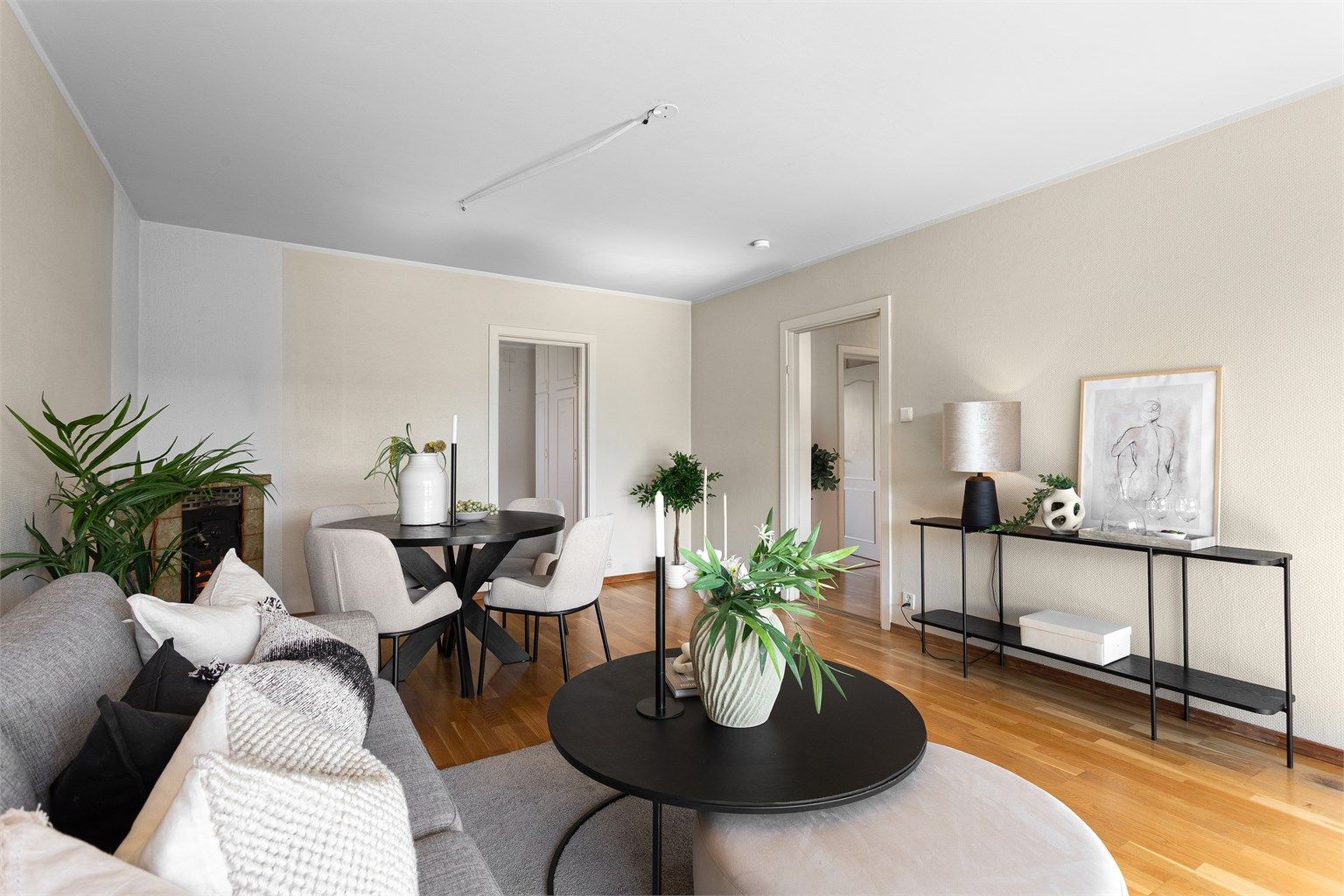 Gulv i stuen belagt med parkett