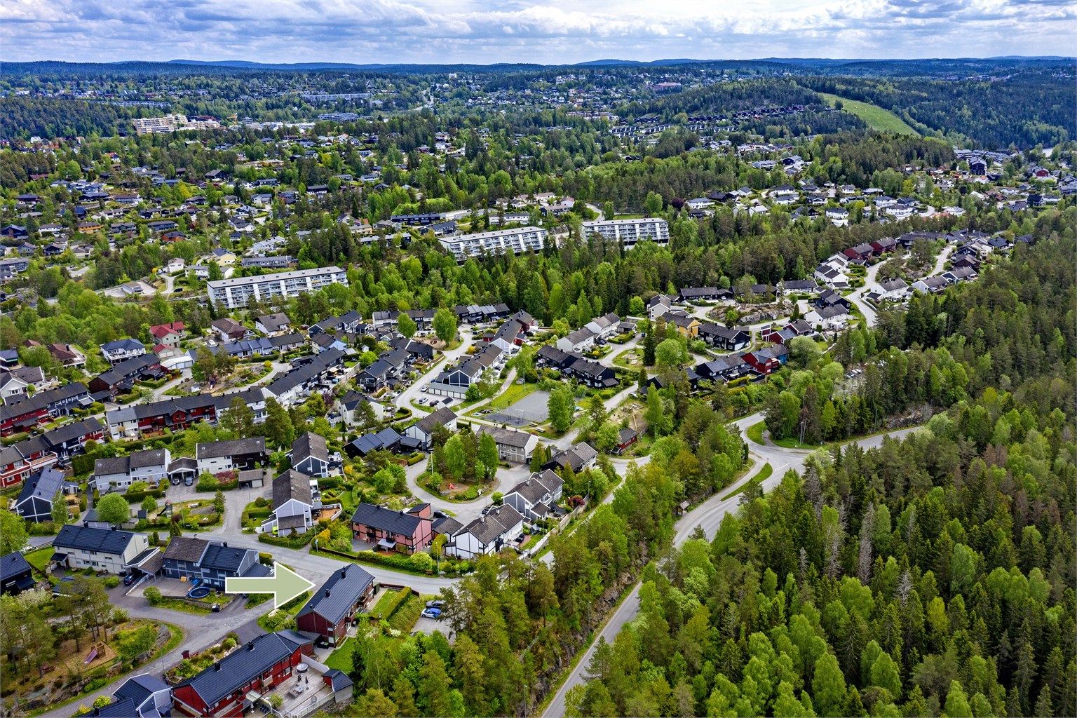 Barnevennlig boområde med flere lekeplasser på tunet samt fotballbane - gangavstand til populære Vassbonn barneskole