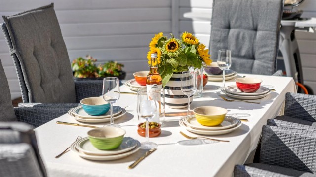 Et innbydende sted for alt fra rolige frokoster til sene sommerkvelder rundt bordet.