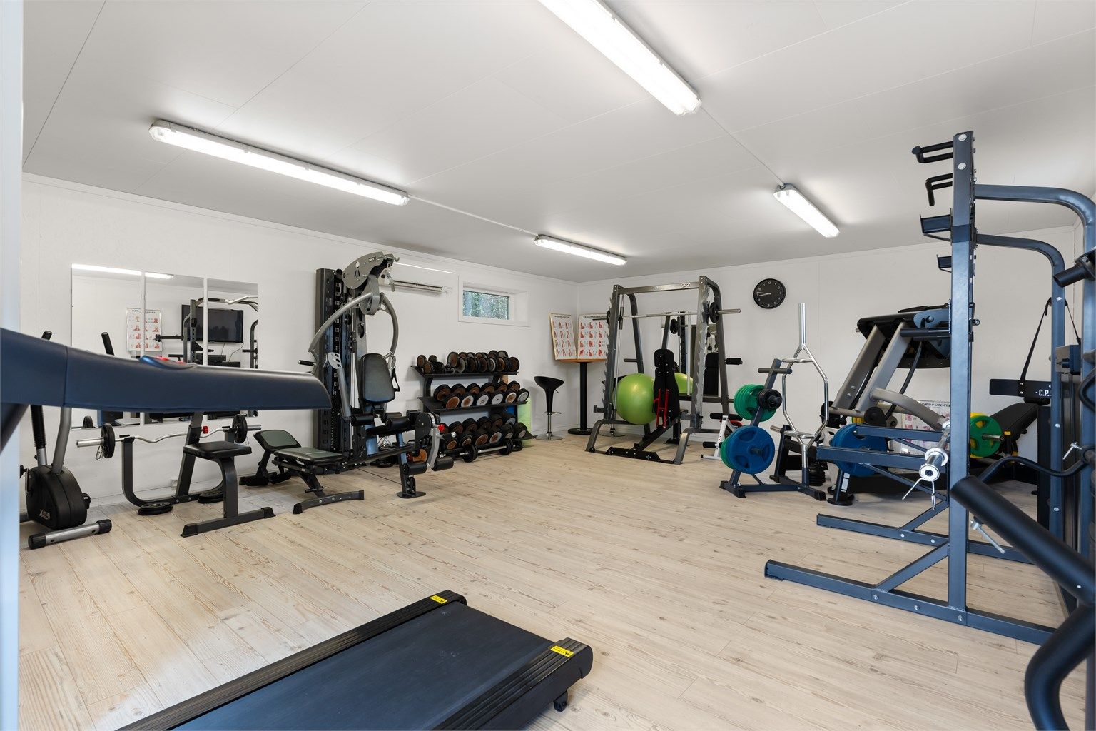 Eget treningsstudio som også medfølger handelen. 