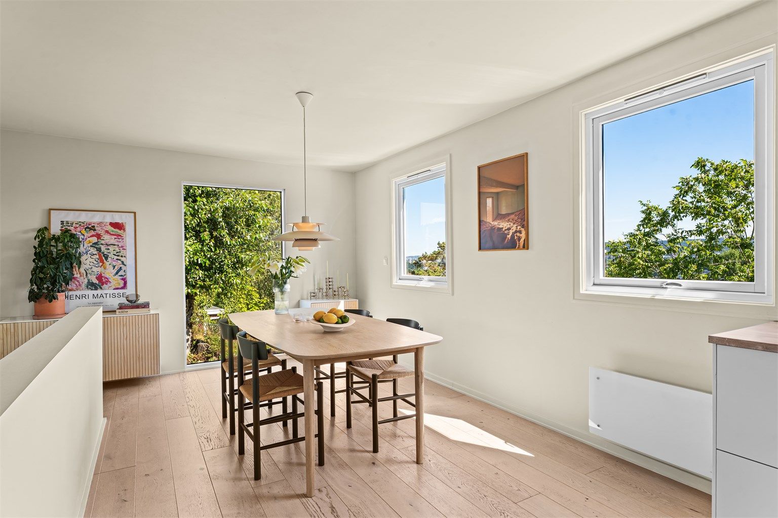 God plass til dekking av langbord