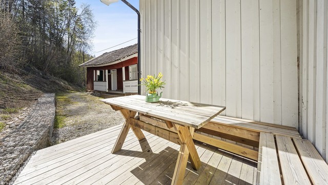 Solfylte uteområder.