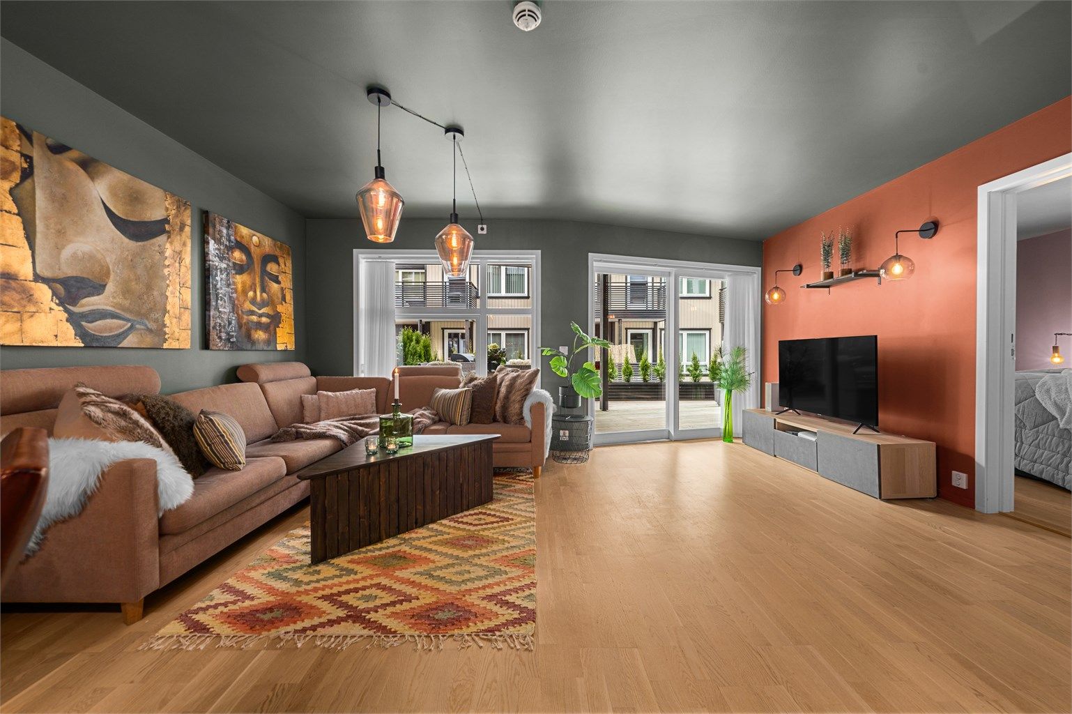 Leiligheten er meget tiltalende med gjennomgående gode og moderne løsninger