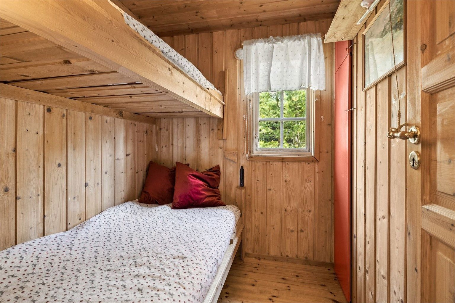 Soverom 1 med hengekøye.