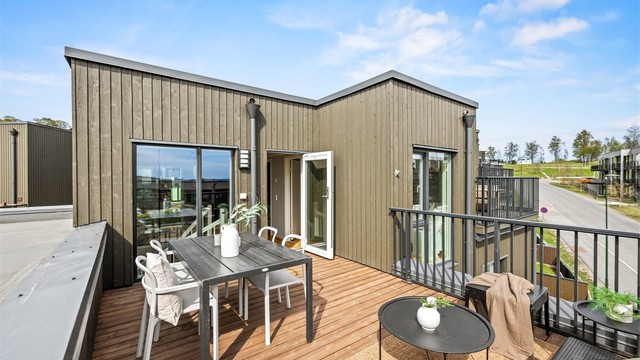 En herlig uteplass med gode solforhold og utsikt.