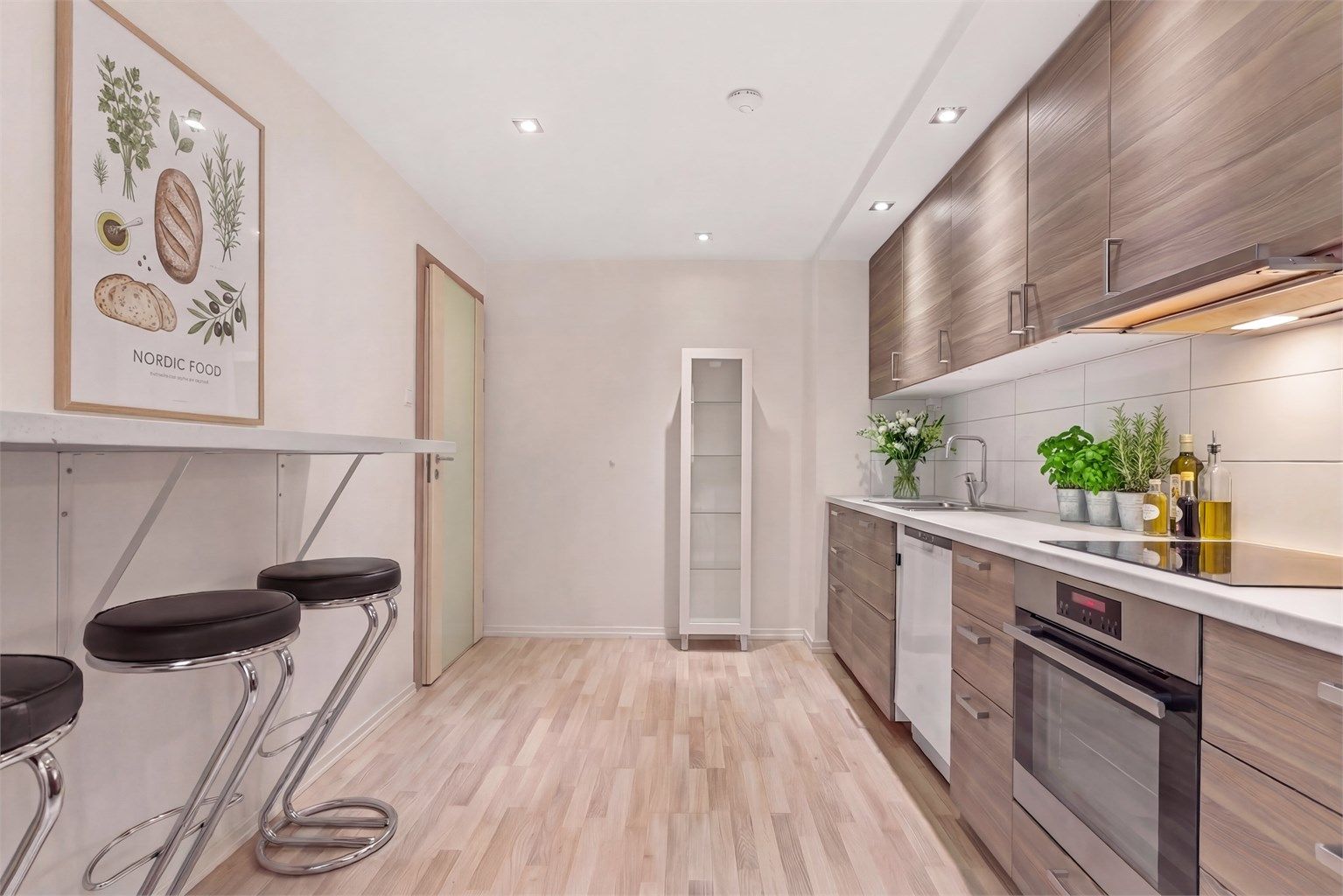 Leiligheten er av god størrelse med en familievennlig og praktisk planløsning. (Stylet med AI)