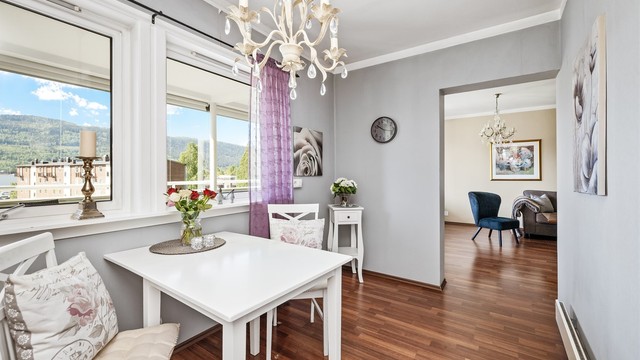 Mulighet for spiseplass ved vindu.
