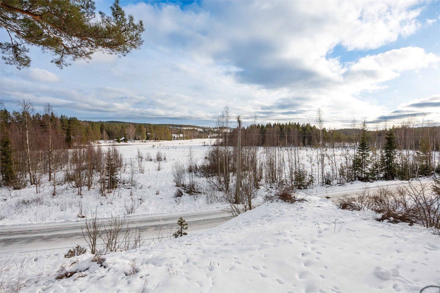 Eiendommen har en landlig og fredelig beliggenhet i Aurskog-Høland kommune.